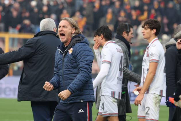 Cremonese s head coach Davide Nicola players of Cremonese s celebrate the victory at the end of during the Serie A soccer match between Cremonese and Lecce at the Giovanni Zini Stadium in Cremona Italy - Sunday, 7 december 2025. - Soccer .  Copyright: xAlbertoxMariani LaPressex