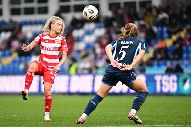 RECORD DATE NOT STATED Jenny Hipp (27; 1. FC Union Berlin) mit Ball, während Jamilla Rankin (5; TSG Hoffenheim Frauen) verteidigt Ballkontrolle und Verteidigung Copyright: xMichaelxGelhardtx