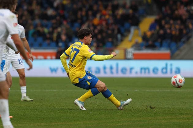 Braunschweig vs.Kiel, 2. BL Braunschweig, 07.12.2025, FUßBALL - Eintracht Braunschweig vs. Holstein Kiel, 2. BL, Saison 2025 26. Sidney Raebiger (Eintracht Braunschweig) Braunschweig