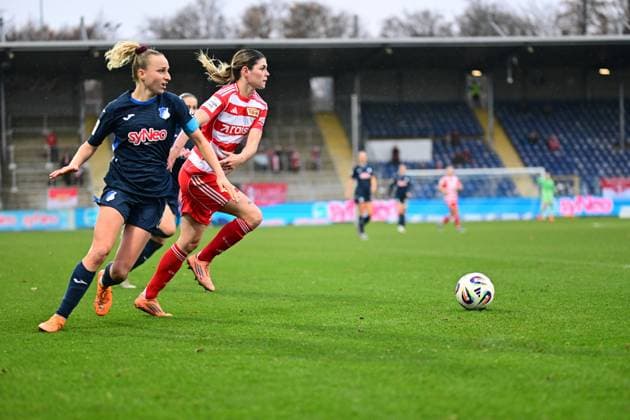 RECORD DATE NOT STATED Vanessa Diehm (6; TSG Hoffenheim Frauen) verteidigt gegen Spielerin von 1. FC Union Berlin nahe am Ball Zweikampf um Ball Copyright: xMichaelxGelhardtx