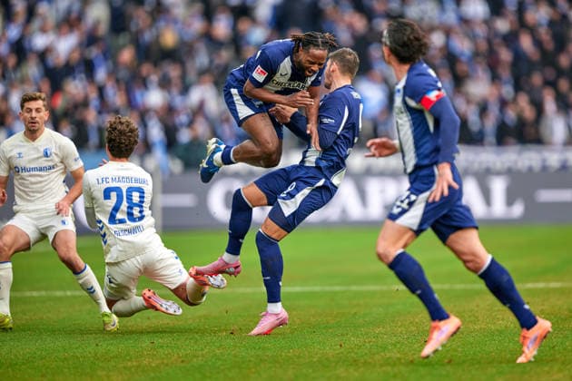 Max Geschwill (1. FC Magdeburg, 28), Deyovaisio Zeefuik (Hertha BSC, 42), Dawid Kownacki (Hertha BSC, 09), GER, Hertha BSC vs. ,1. FC Magdeburg, 2. Bundesliga, Saison 2025 2026, 15. Spieltag, 07.12.2025 (DFL REGULATIONS PROHIBIT ANY USE OF PHOTOGRAPHS AS IMAGE SEQUENCES AND OR QUASI - VIDEO). GER, Hertha BSC vs. ,1. FC Magdeburg, 2. Bundesliga, Saison 2025 2026, 15. Spieltag, 07.12.2025 Berlin