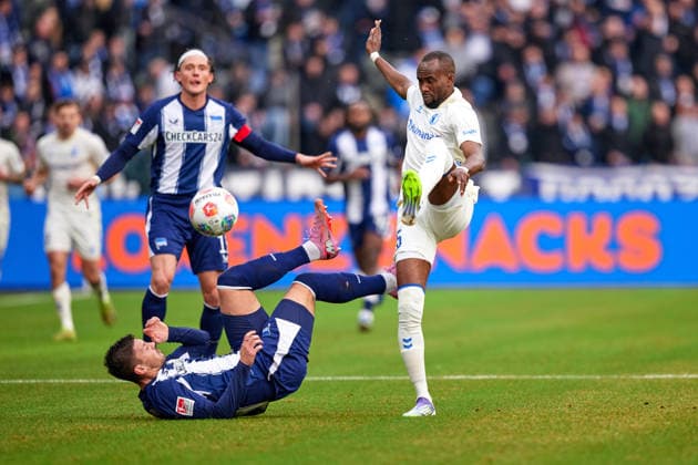 Dawid Kownacki (Hertha BSC, 09), Silas Gnaka (1. FC Magdeburg, 25), GER, Hertha BSC vs. ,1. FC Magdeburg, 2. Bundesliga, Saison 2025 2026, 15. Spieltag, 07.12.2025 (DFL REGULATIONS PROHIBIT ANY USE OF PHOTOGRAPHS AS IMAGE SEQUENCES AND OR QUASI - VIDEO). GER, Hertha BSC vs. ,1. FC Magdeburg, 2. Bundesliga, Saison 2025 2026, 15. Spieltag, 07.12.2025 Berlin