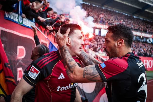 Luca Lochosvili 24 (1FC Nuernberg) jubelt ueber sein Tor zum 1:0, Emotion, Freude, mit Adriano Grimaldi 33 (1FC Nuernberg), 1. FC Nuernberg vs. Spvgg Greuther Fuerth, Fussball, 2. Bundesliga, DFL, Saison 2025 2026, Hinrunde, 15. Spieltag, 07.12.2025 DFB regulations prohibit any use of photographs as image sequences and or quasi-video Nuernberg Bayern Deutschland