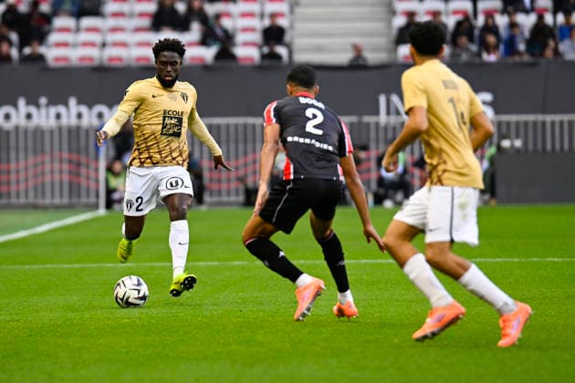 FOOTBALL : OGC Nice VS Angers SCO - Ligue 1 McDonald s - 07 12 2025 Carlens Arcus (SCO) - Tanguy NdombÃ lÃ (OGC Nice) - Ligue 1 McDonald s match between OGC Nice and Angers SCO on December 7, 2025 at the Allianz Riviera in Nice. NiceFrance  Copyright: xWilliamxCannarellax