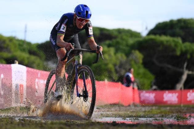 Dutch Lucinda Brand pictured in action during the women s elite race of the Cyclocross World Cup, in Terralba, Sardinia, Italy, Sunday 07 December 2025, stage 3 (out of 12) in the World Cup of the 2026-2027 season. DAVIDxPINTENS  x147185451x