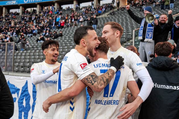 Alexander Nollenberger (1. FC Magdeburg, 17), Tor zum 1:0, Falko Michel (1. FC Magdeburg, 21), GER, Hertha BSC vs. ,1. FC Magdeburg, 2. Bundesliga, Saison 2025 2026, 15. Spieltag, 07.12.2025 (DFL REGULATIONS PROHIBIT ANY USE OF PHOTOGRAPHS AS IMAGE SEQUENCES AND OR QUASI - VIDEO). GER, Hertha BSC vs. ,1. FC Magdeburg, 2. Bundesliga, Saison 2025 2026, 15. Spieltag, 07.12.2025 Berlin