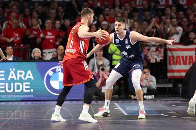 Stefan Jovic (FC Bayern Basketball, 16) mit Jure Planinic (SYNTAINICS MBC, 44), GER, FC Bayern Basketball vs. SYNTAINICS MBC, Basketball, easycredit Basketball Bundesliga, 9. Spieltag, Saison 2025 2026, 07.12.2025, GER, FC Bayern Basketball vs. SYNTAINICS MBC, Basketball, easycredit Basketball Bundesliga, 9. Spieltag, Saison 2025 2026, 07.12.2025 Muenchen Copyright: xEibner-Pressefoto JennixMaulx EP_JML