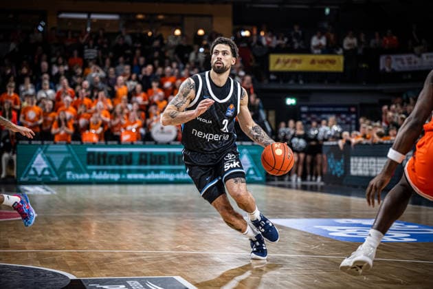 1. Basketball Bundesliga, easyCredit BBL, Saison 2025 2026, Herren, Hauptrunde, 9. Spieltag, 07.12.2025, RASTA Vechta - Veolia Hamburg Towers Devon Daniels ( 21 - Veolia Towers Hamburg) in Aktion Vechta RASTA Dome Niedersachsen Deutschland