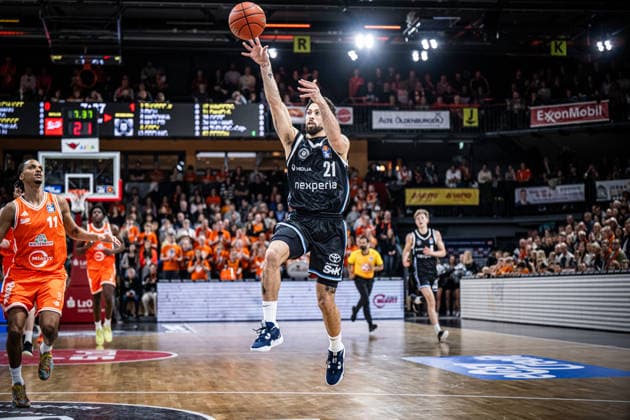 1. Basketball Bundesliga, easyCredit BBL, Saison 2025 2026, Herren, Hauptrunde, 9. Spieltag, 07.12.2025, RASTA Vechta - Veolia Hamburg Towers Devon Daniels ( 21 - Veolia Towers Hamburg) in Aktion Vechta RASTA Dome Niedersachsen Deutschland