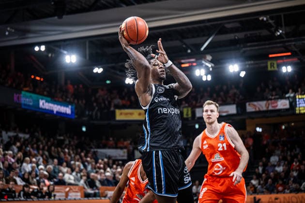 1. Basketball Bundesliga, easyCredit BBL, Saison 2025 2026, Herren, Hauptrunde, 9. Spieltag, 07.12.2025, RASTA Vechta - Veolia Hamburg Towers Leonard Thorpe Jr ( 2 - Veolia Towers Hamburg) in Aktion Vechta RASTA Dome Niedersachsen Deutschland