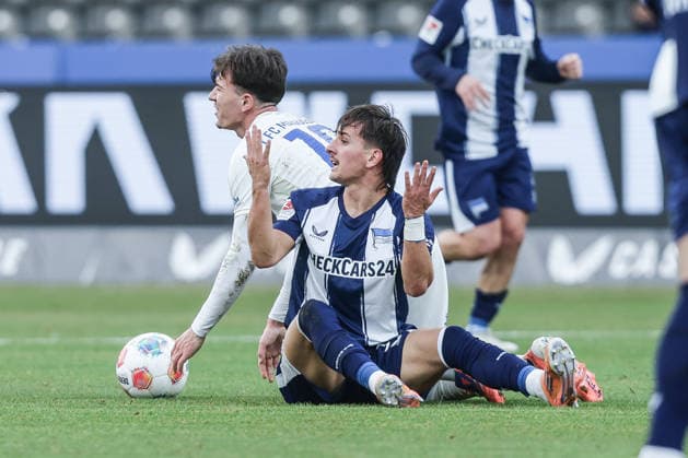 Fussball, 2. Bundesliga Saison 2025 2026 15. Spieltag Hertha BSC Berlin - 1.FC Magdeburg 07.12.2025, Olympiastadion Berlin Noah Phil Pesch (1.FC Magdeburg, 10) Michal Karbownik (Hertha BSC Berlin, 33) Berlin Olympiastadion Berlin Berlin Deutschland