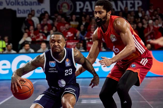 Deutsche Basketball Bundesliga (BBL), FC Bayern München Basketball vs SYNTAINICS MBC, München FC Bayern Basketball, SYNTAINICS MBC, 2025-12-07 in München (BMW Park München) CALLISON Charles (SYNTAINICS MBC Point Guard (Nr.23) (MBC23)), DINWIDDIE Spencer (FC Bayern Munich Basketball Guard (Nr26) BAY26 ) sportworld München BMW Park München Bayern Deutschland