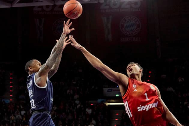 Deutsche Basketball Bundesliga (BBL), FC Bayern München Basketball vs SYNTAINICS MBC, München FC Bayern Basketball, SYNTAINICS MBC, 2025-12-07 in München (BMW Park München) CALLISON Charles (SYNTAINICS MBC Point Guard (Nr.23) (MBC23)), DA SILVA Oscar (FC Bayern Basketball PF (Nr1) FCBB1 ) sportworld München BMW Park München Bayern Deutschland