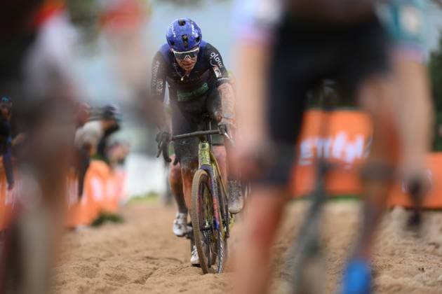 Dutch Pim Ronhaar pictured in action during the men s elite race of the Cyclocross World Cup, in Terralba, Sardinia, Italy, Sunday 07 December 2025, stage 3 (out of 12) in the World Cup of the 2026-2027 season. DAVIDxPINTENS  x147191605x