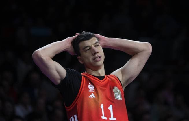 Fassungslos . . . Bayerns 11 Vladimir LUCIC. Basketball: Bayern - Weissenfels. Bundesliga, FC Bayern Basketball - SYNTAINICS MBC, 9.Spieltag, Saison 2025-2026, 7.12.2025, in Muenchen, B M W P A R K, Deutschland. Quelle Copyright Credit : Oryk HAIST