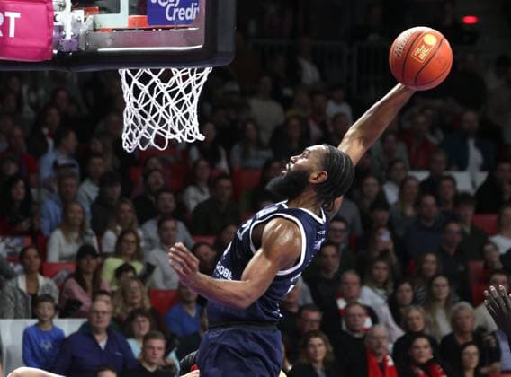 Weissenfels 21 GUNN. Basketball: Bayern - Weissenfels. Bundesliga, FC Bayern Basketball - SYNTAINICS MBC, 9.Spieltag, Saison 2025-2026, 7.12.2025, in Muenchen, B M W P A R K, Deutschland. Quelle Copyright Credit : Oryk HAIST