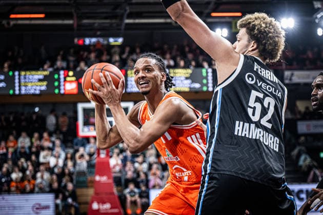 1. Basketball Bundesliga, easyCredit BBL, Saison 2025 2026, Herren, Hauptrunde, 9. Spieltag, 07.12.2025, RASTA Vechta - Veolia Hamburg Towers Alonzo Verge ( 11 - RASTA Vechta) in Aktion Vechta RASTA Dome Niedersachsen Deutschland