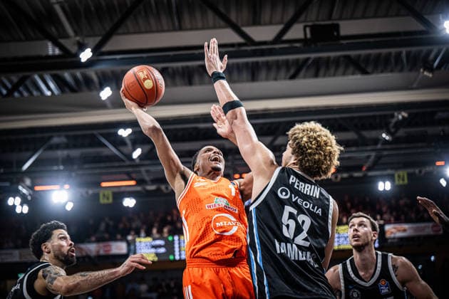 1. Basketball Bundesliga, easyCredit BBL, Saison 2025 2026, Herren, Hauptrunde, 9. Spieltag, 07.12.2025, RASTA Vechta - Veolia Hamburg Towers Alonzo Verge ( 11 - RASTA Vechta) in Aktion Vechta RASTA Dome Niedersachsen Deutschland