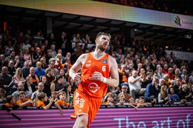 1. Basketball Bundesliga, easyCredit BBL, Saison 2025 2026, Herren, Hauptrunde, 9. Spieltag, 07.12.2025, RASTA Vechta - Veolia Hamburg Towers Luc van Slooten ( 6 - RASTA Vechta) während der Partie Vechta RASTA Dome Niedersachsen Deutschland