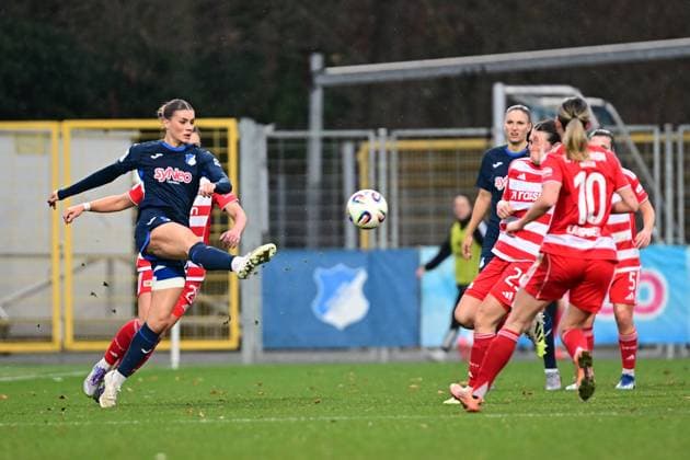 RECORD DATE NOT STATED Selina Cerci (8; TSG Hoffenheim Frauen) mit Schuss, während Ida Heikkinen (25; 1. FC Union Berlin) verteidigt Schuss von Selina Cerci (8; TSG Hoffenheim Frauen) Copyright: xMichaelxGelhardtx