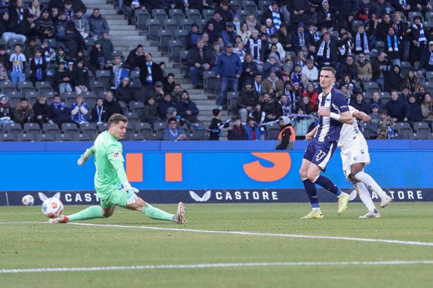 07.12.2025, xtgx, Fussball 2. Bundesliga, Hertha BSC Berlin - 1. FC Magdeburg emspor, v.l. Rayan Ghrieb (Magdeburg) schiesst Tor, schießt, Torschuetze, erzielt Tor, Treffer, scores the goal 0:2 (DFL DFB REGULATIONS PROHIBIT ANY USE OF PHOTOGRAPHS as IMAGE SEQUENCES and or QUASI-VIDEO) Berlin