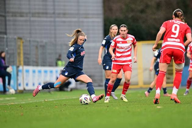 RECORD DATE NOT STATED 29; TSG Hoffenheim Frauen und Melissa Kössler (25; TSG Hoffenheim Frauen) verteidigen gegen Leona Seifert (18; 1. FC Union Berlin) mit Ball Ballkontrolle und Verteidigung Copyright: xMichaelxGelhardtx