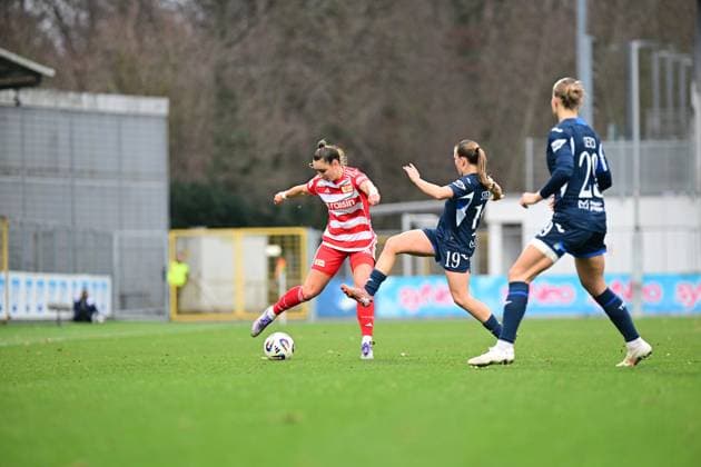 RECORD DATE NOT STATED Anna Weiß (21; 1. FC Union Berlin) mit Ball, während Marie Steiner (19; TSG Hoffenheim Frauen) und Laura Gloning (20; TSG Hoffenheim Frauen) verteidigen Ballkontrolle und Zweikampf Copyright: xMichaelxGelhardtx