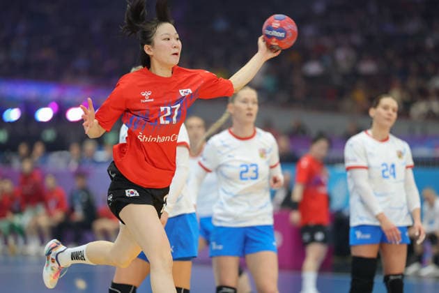 Südkorea - Tschechien, IHF Handball-WM der Frauen Ji-yeon Jeon (Südkorea, 27). 3. Hauptrundenspiel der Handball-WM der Frauen zwischen Südkorea und Tschechien am 7. Dezember 2025 in der Westfalenhalle in Dortmund., Dortmund Nordrhein-Westfalen Deutschland Westfalenhalle