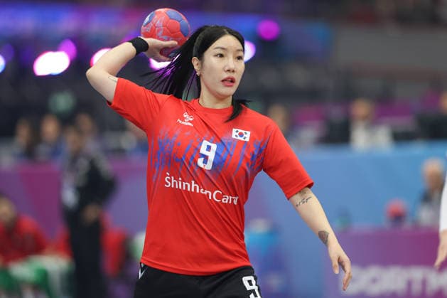 Südkorea - Tschechien, IHF Handball-WM der Frauen Yeong-Yeong Lee (Südkorea, 9). 3. Hauptrundenspiel der Handball-WM der Frauen zwischen Südkorea und Tschechien am 7. Dezember 2025 in der Westfalenhalle in Dortmund., Dortmund Nordrhein-Westfalen Deutschland Westfalenhalle