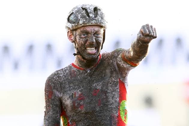 Belgian Michael Vanthourenhout celebrates as he crosses the finish line to win the men s elite race of the Cyclocross World Cup, in Terralba, Sardinia, Italy, Sunday 07 December 2025, stage 3 (out of 12) in the World Cup of the 2026-2027 season. DAVIDxPINTENS  x147197248x