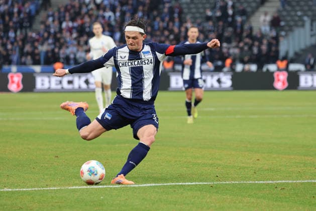 2. Fußball Bundesliga, Hertha BSC - 1. FC Magdeburg Freisteller, Einzelbild. Fabian Reese (Hertha BSC 11), während der Begegnung in der 2. Fußball Bundesliga, Hertha BSC - 1. FC Magdeburg in Berlin, Olympiastadion, am 07.12.2025. DFB regulations prohibit any use of photographs as image sequences and or quasi video.
