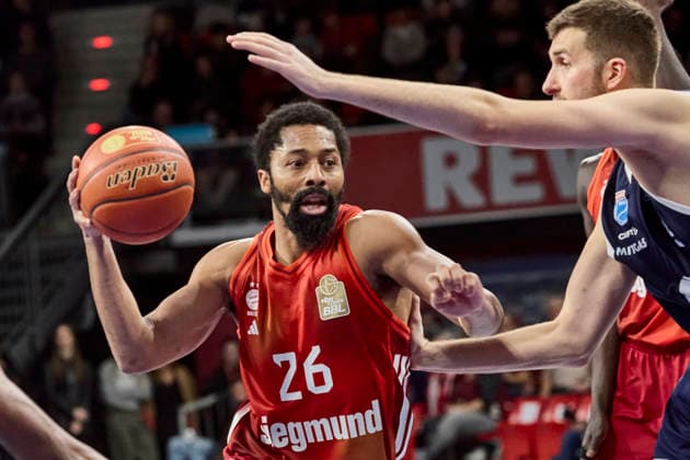 Deutsche Basketball Bundesliga (BBL), FC Bayern München Basketball vs SYNTAINICS MBC, München FC Bayern Basketball, SYNTAINICS MBC, 2025-12-07 in München (BMW Park München) DINWIDDIE Spencer (FC Bayern Munich Basketball Guard (Nr26) BAY26 ), NIKIC Kresimir (SYNTAINICS MBC Center (Nr.9) (MBC9)) sportworld München BMW Park München Bayern Deutschland