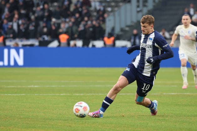 2. Fußball Bundesliga, Hertha BSC - 1. FC Magdeburg Michaël Cuisance (Hertha BSC 10), während der Begegnung in der 2. Fußball Bundesliga, Hertha BSC - 1. FC Magdeburg in Berlin, Olympiastadion, am 07.12.2025. DFB regulations prohibit any use of photographs as image sequences and or quasi video.
