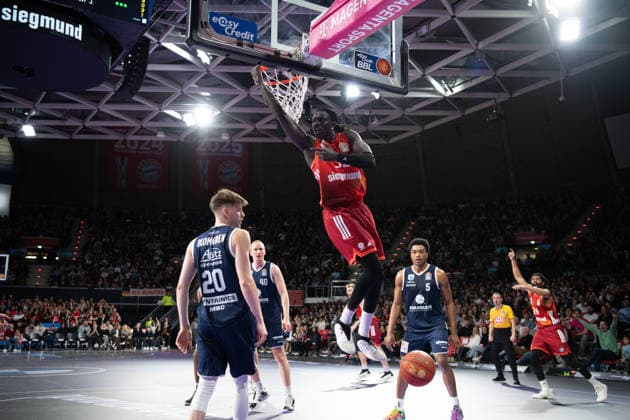 Wenyen Gabriel (32 Bayern) in Aktion beim Spiel Bayern München - SYNTAINICS MBC am 07.12.2025 in München. München BMW Park Bayern Deutschland