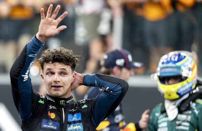 ABU DHABI Lando Norris (McLaren) celebrates his world title at the Yas Marina Circuit at the end of the Abu Dhabi Grand Prix. ANP SANDER KONING xVIxANPxSportx xxANPxIVx 544185391 originalFilename: 544185391.jpg