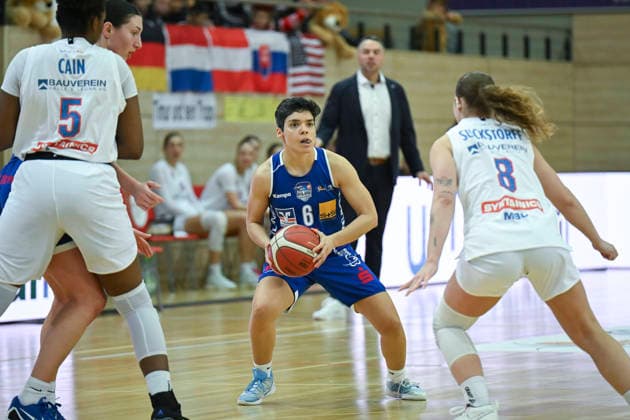 Ana Raimundo (Marburg, 6), Anna Suckstoff (Lions, 8), Syntainics MBC vs. BC Pharmaserv Marburg, Basketball, Damen, Bundesliga, Saison 2025 26, 10. Spieltag, 07.12.2025. Halle SWH Arena Sachsen-Anhalt Deutschland