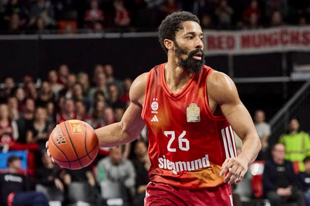Deutsche Basketball Bundesliga (BBL), FC Bayern München Basketball vs SYNTAINICS MBC, München FC Bayern Basketball, SYNTAINICS MBC, 2025-12-07 in München (BMW Park München) DINWIDDIE Spencer (FC Bayern Munich Basketball Guard (Nr26) BAY26 ) sportworld München BMW Park München Bayern Deutschland