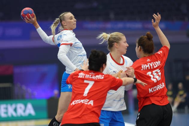 Südkorea - Tschechien, IHF Handball-WM der Frauen Valerie Smetkova (Tschechien, 35) kommt zum Wurf. 3. Hauptrundenspiel der Handball-WM der Frauen zwischen Südkorea und Tschechien am 7. Dezember 2025 in der Westfalenhalle in Dortmund., Dortmund Nordrhein-Westfalen Deutschland Westfalenhalle