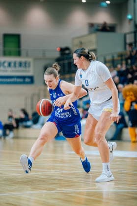 BB-1BL Damen Syntainics MBC Lions - BC Pharmaserv Marburg waehrend der Saison 2025-2026 in der DBBL Toyota Bundesliga Syntainics MBC Lions und BC Pharmaserv Marburg in der SWH Arena am 7. December 2025 in Halle Saale, Sachsen Anhalt, Deutschland
