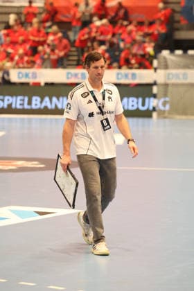 Handball Daikin Handball Bundesliga 2025 2026 - Handball Verein Hamburg vs. ThSV Eisenach Trainer Torsten Jansen (Hamburg), Sporthalle Hamburg Hamburg