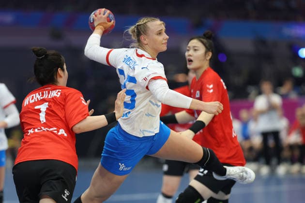 Südkorea - Tschechien, IHF Handball-WM der Frauen Valerie Smetkova (Tschechien, 35). 3. Hauptrundenspiel der Handball-WM der Frauen zwischen Südkorea und Tschechien am 7. Dezember 2025 in der Westfalenhalle in Dortmund., Dortmund Nordrhein-Westfalen Deutschland Westfalenhalle
