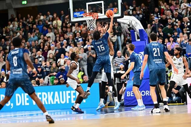 RECORD DATE NOT STATED Spielaktion mit Chip Flanigan (30; Basketball Löwen Braunschweig) und Spielern von MLP Academics Heidelberg Spielaktion mit Chip Flanigan (30; Basketball Löwen Braunschweig) Copyright: xMichaelxGelhardtx