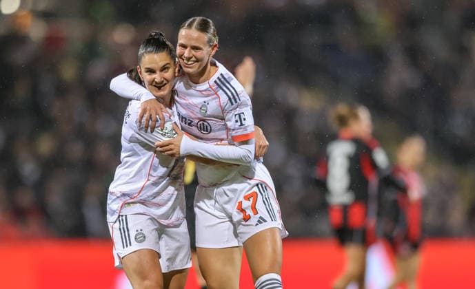 GER, Frankfurt, Eintracht Frankfurt vs FC Bayern München, Google Pixel Bundesliga, Fussball, DFB, Spielzeit 2025 2026, Stadion am Brentanobad, 12. Spieltag im Bild: Klara Bühl (Bayern München 17) erzielt das Tor zum 1:0, Emotionen, Jubel und Freude DFB DFL REGULATIONS PROHIBIT ANY USE OF PHOTOGRAPHS AS IMAGE SEQUENCES AND OR QUASI-VIDEO, 07.12.2026 Copyright: HMBxMedia HendrikxHamelau