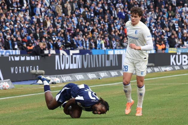 DEU, DFL, 2. FBL, Hertha BSC vs. 1: FC Magdeburg, 07.12.2025, Berliner Olympiastadion, Berlin, DEU, DFL, 2. FBL, Hertha BSC vs. 1: FC Magdeburg, im Bild Deyovaisio Zeefuik (Hertha BSC Berlin 42), Max Geschwill (1.FC Magdeburg 28) DFL - regulations prohibit any use of Photographs as image sequences and or quasi-video