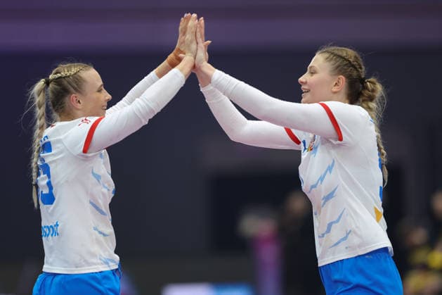 Südkorea - Tschechien, IHF Handball-WM der Frauen Valerie Smetkova (Tschechien, 35) und Anna Jestribkova (Tschechien, 91). 3. Hauptrundenspiel der Handball-WM der Frauen zwischen Südkorea und Tschechien am 7. Dezember 2025 in der Westfalenhalle in Dortmund., Dortmund Nordrhein-Westfalen Deutschland Westfalenhalle