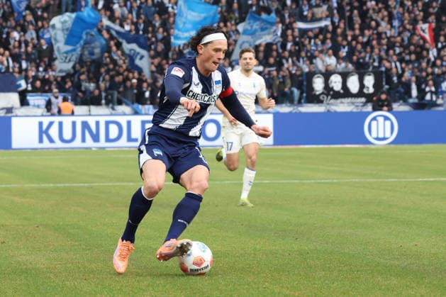 DEU, DFL, 2. FBL, Hertha BSC vs. 1: FC Magdeburg, 07.12.2025, Berliner Olympiastadion, Berlin, DEU, DFL, 2. FBL, Hertha BSC vs. 1: FC Magdeburg, im Bild Fabian Reese (Hertha BSC Berlin 11) DFL - regulations prohibit any use of Photographs as image sequences and or quasi-video