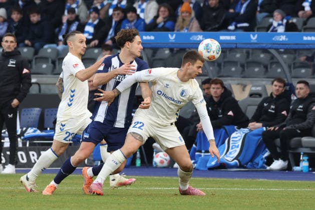 DEU, DFL, 2. FBL, Hertha BSC vs. 1: FC Magdeburg, 07.12.2025, Berliner Olympiastadion, Berlin, DEU, DFL, 2. FBL, Hertha BSC vs. 1: FC Magdeburg, im Bild Linus Gechter (Hertha BSC Berlin 44), Mateusz Zukowski (1.FC Magdeburg 22)Baris Atik (1.FC Magdeburg 23) DFL - regulations prohibit any use of Photographs as image sequences and or quasi-video