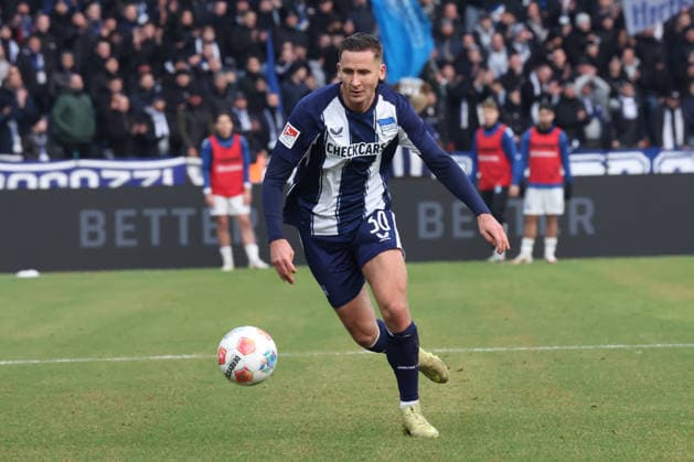 DEU, DFL, 2. FBL, Hertha BSC vs. 1: FC Magdeburg, 07.12.2025, Berliner Olympiastadion, Berlin, DEU, DFL, 2. FBL, Hertha BSC vs. 1: FC Magdeburg, im Bild Paul Seguin (Hertha BSC Berlin 30) DFL - regulations prohibit any use of Photographs as image sequences and or quasi-video