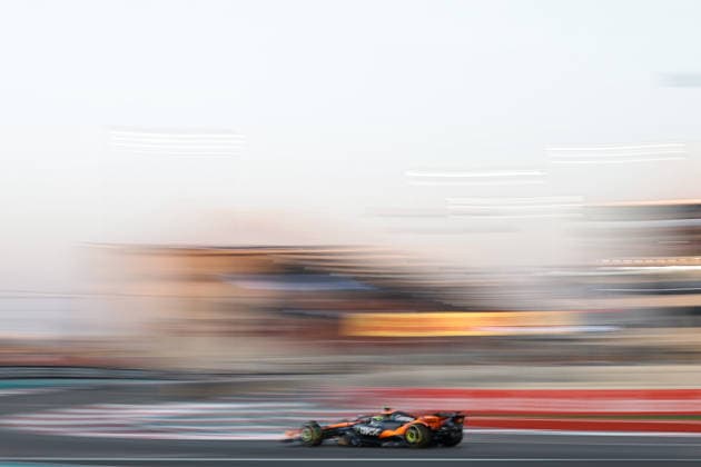 ABU DHABI, UNITED ARAB EMIRATES - DECEMBER 7: Lando Norris driving McLaren MCL39 during the F1 Grand Prix of Abu Dhabi at Yas Marina Circuit on December 4, 2025 in Abu Dhabi, United Arab Emirates. (Photo by Paddocker)  Copyright: xQIANxJUNxMotorsportxMedia Paddocx Sportspressphoto_SPR71643