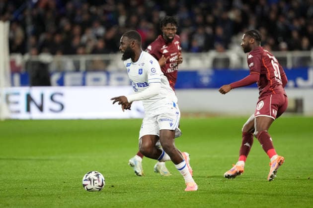 AJ Auxerre v FC Metz - Ligue 1 McDonald s 2025 2026 10 Lassine SINAYOKO (aja) during the Ligue 1 McDonald s match between Auxerre and Metz at Stade Abbe Deschamps on December 7, 2025 in Auxerre, France. Auxerre France  Copyright: xFEPx 776348221
